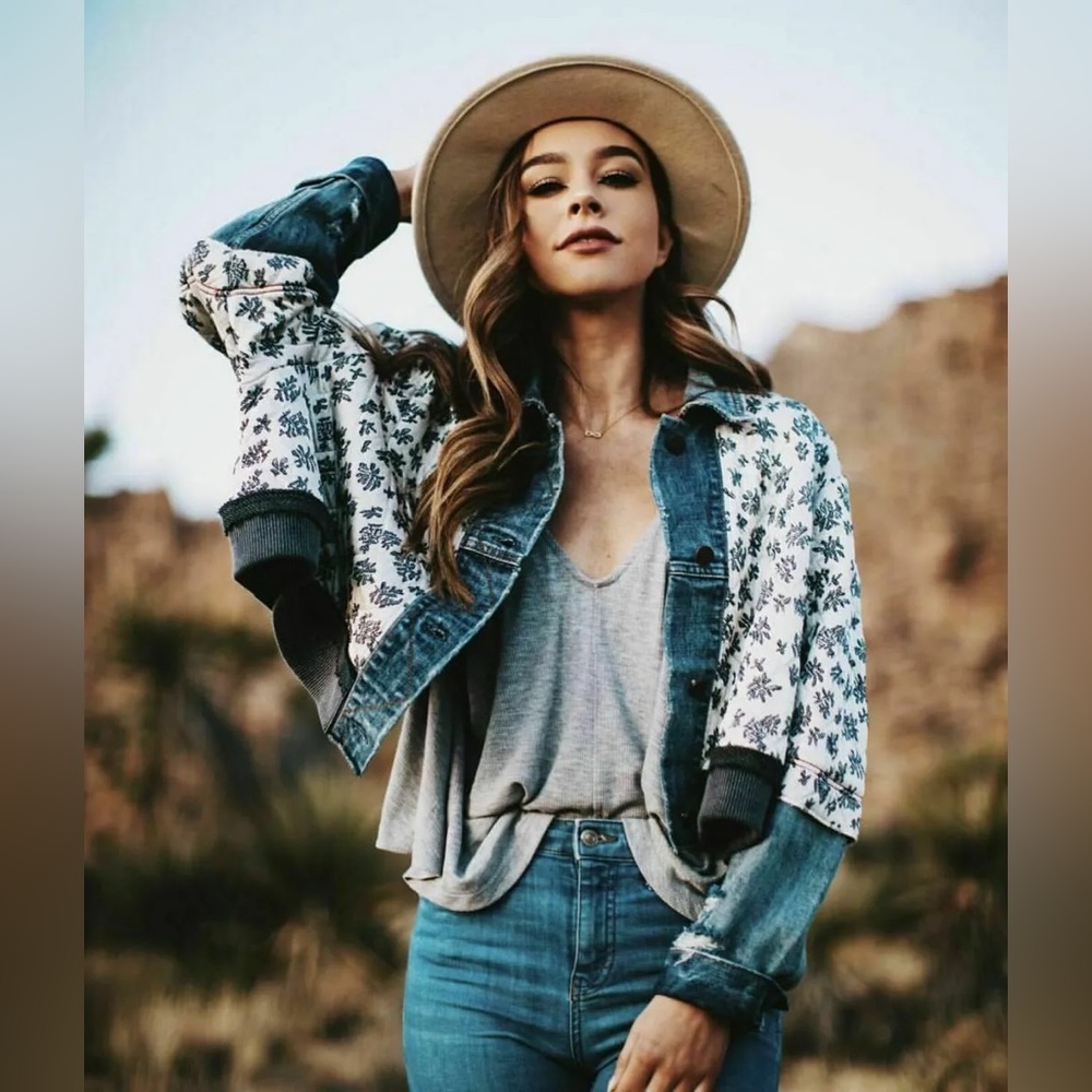 ✨FREE PEOPLE✨ Ditsy Denim Jacket XS/S